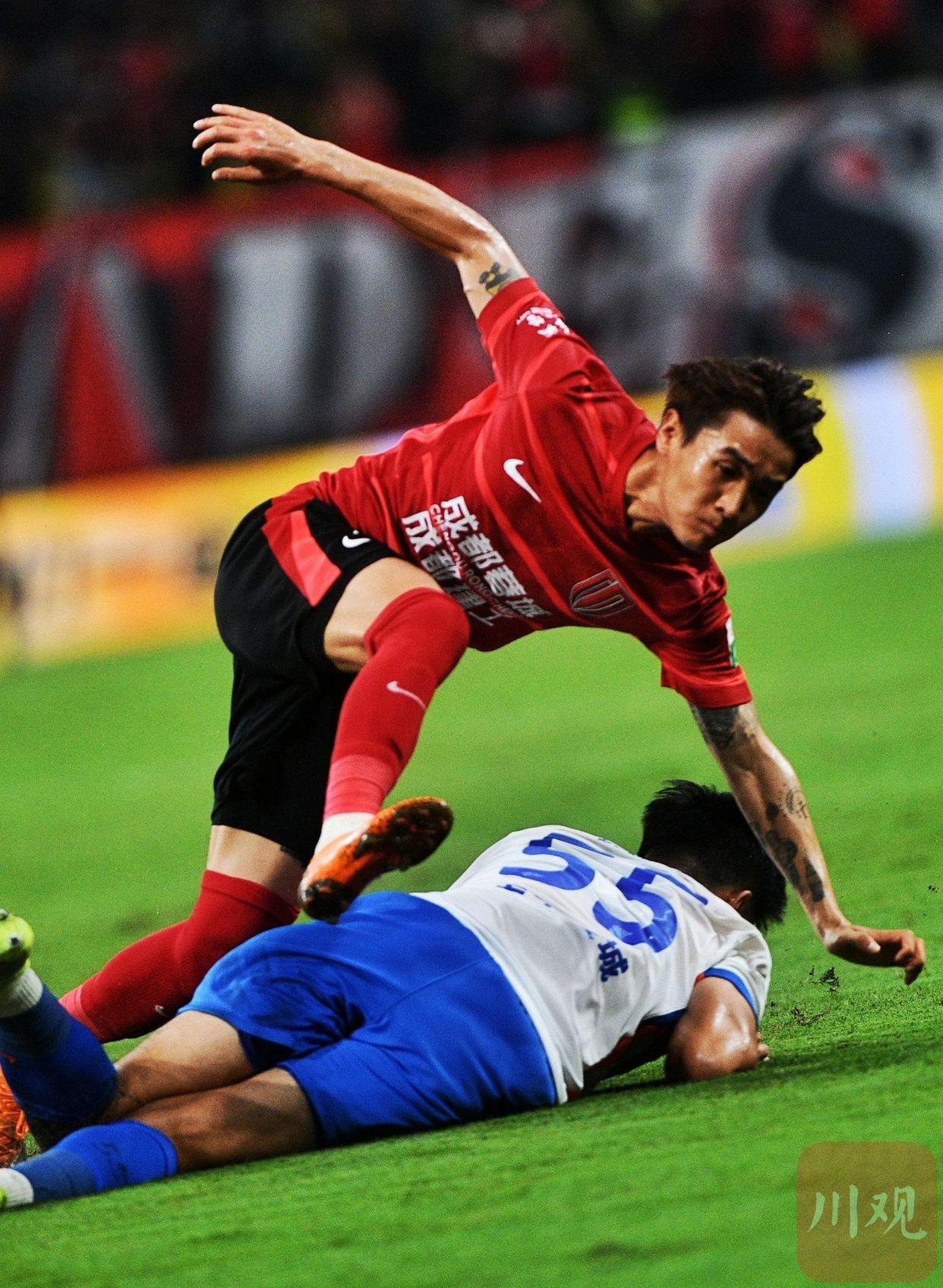 关于成都蓉城训练开放日，赛后复出首秀引欢呼，意大利杯在即，球探报告显示潜力的信息-英雄联盟